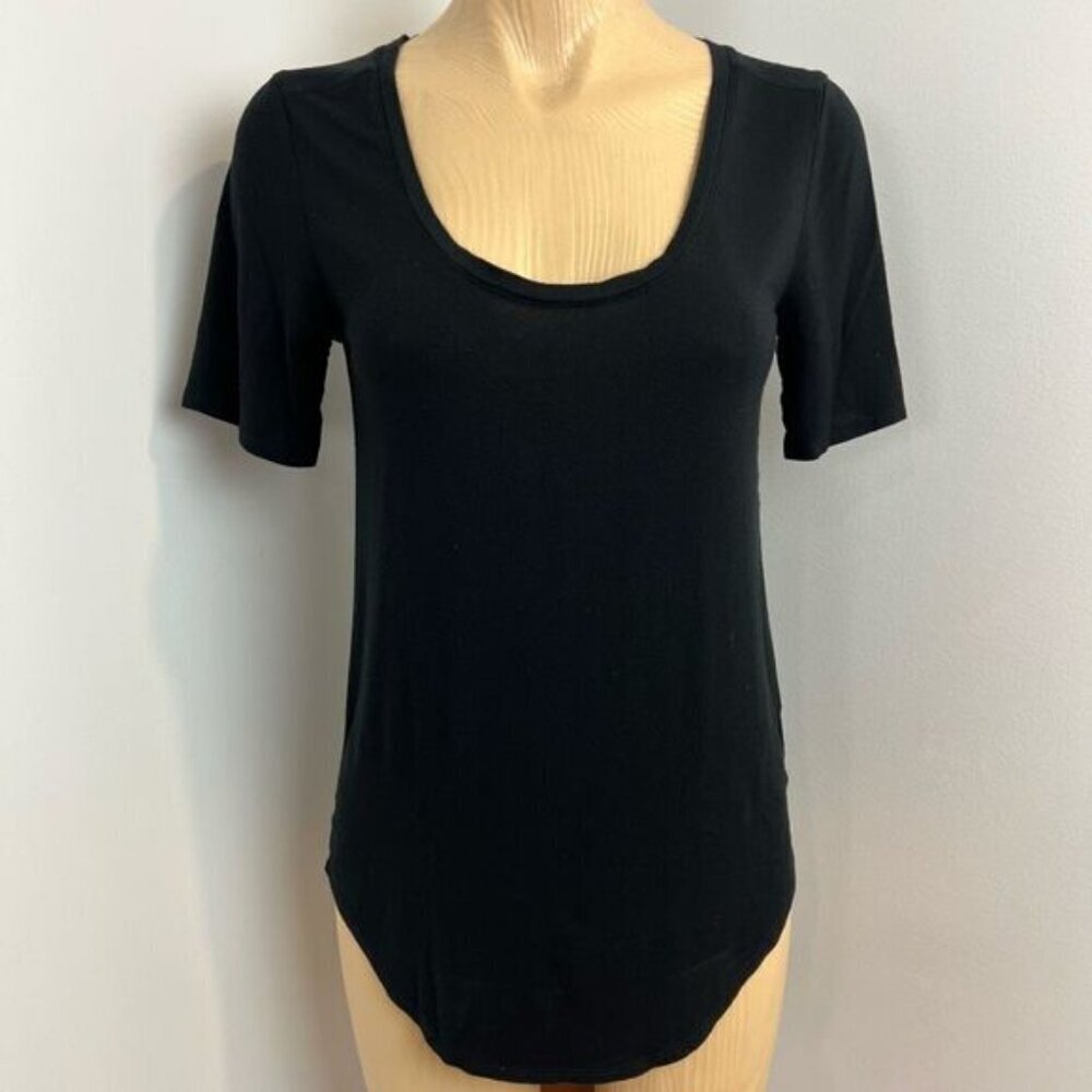Babaton Women’s XS Jersey Material Classic Scoop Neck Short Sleeve Top Shirt
